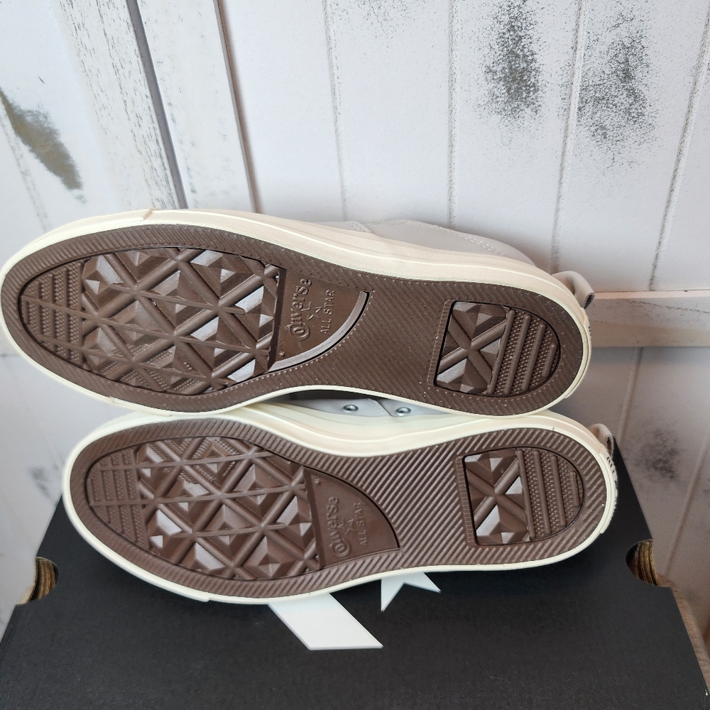 Converse Chuck Taylor All-Star Madison Low-Top Leather Sneakers. - Picture 8 of 12